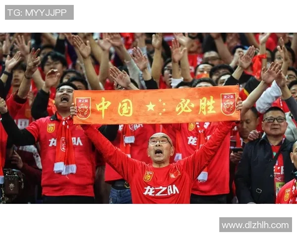 足球明星与球迷共庆胜利时刻展现团结与激情的精彩瞬间 足球明星与球迷共庆胜利时刻展现团结与激情的精彩瞬间